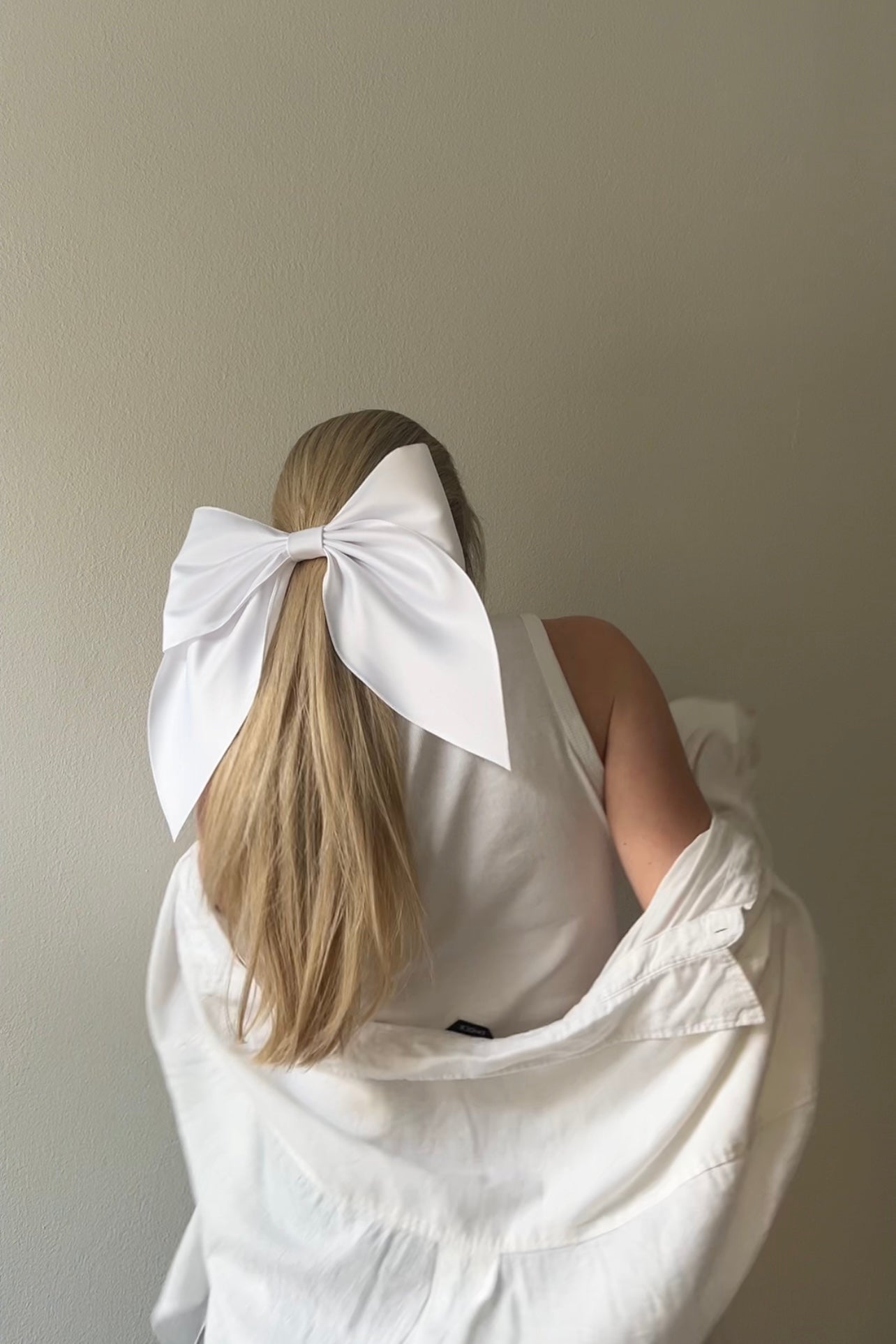 SWAN barrette bow