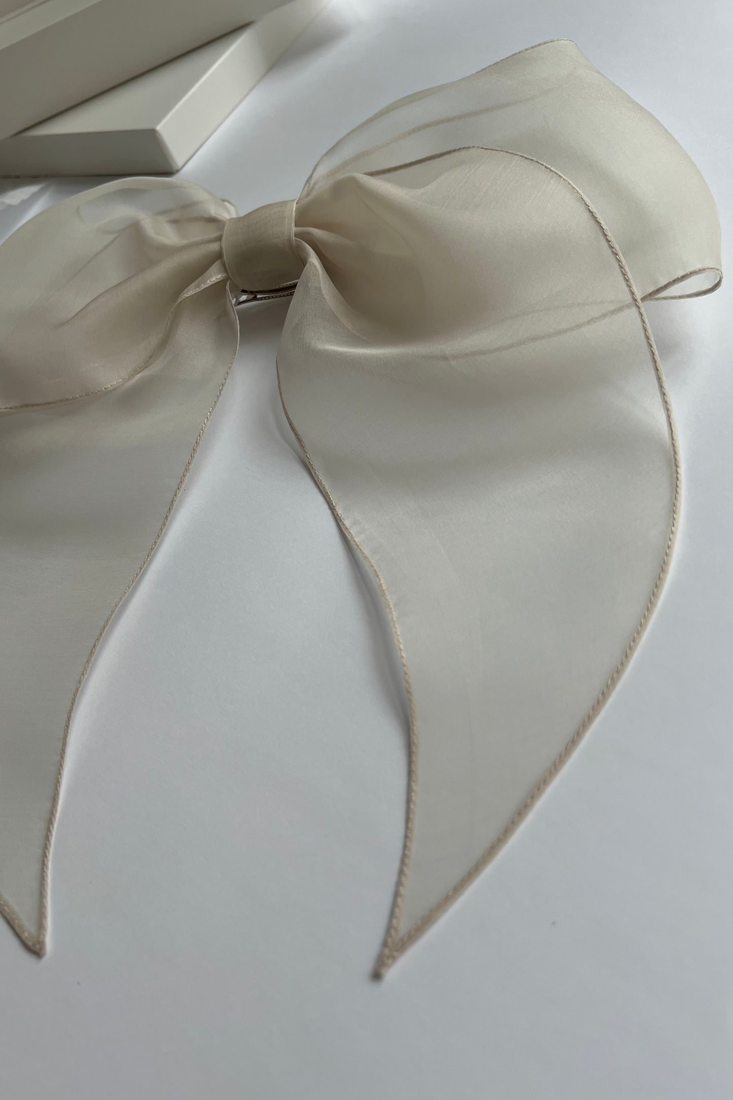 WHITEWHISPER barrette bow